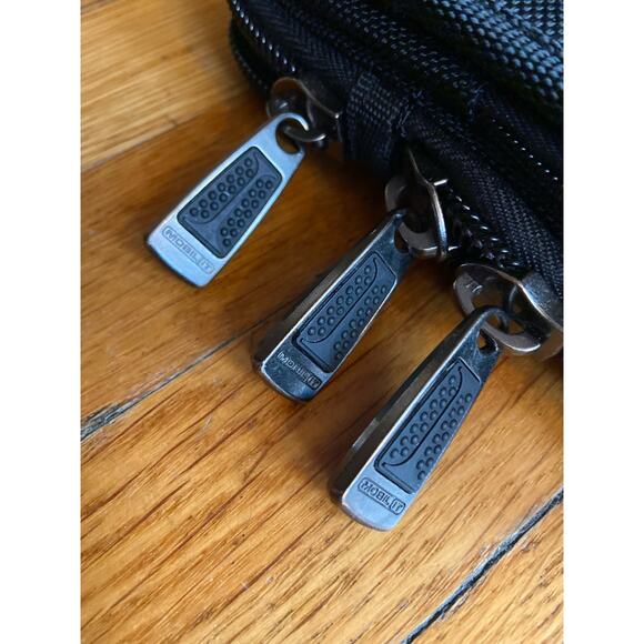 MOBIL IT Slim Black Expandable Tech Crossbody Bag sz OS - Picture 3 of 14